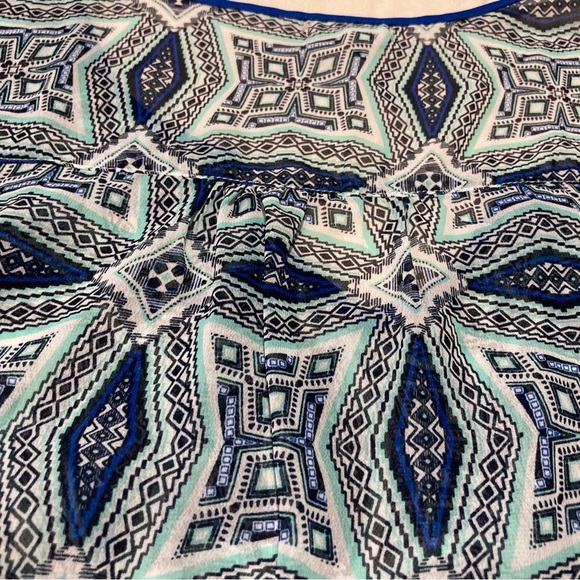 Eyeshadow Blue Geometric Women's Top - Picture 10 of 11